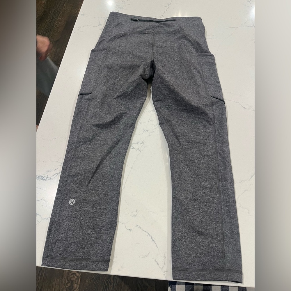 Grey lulu lemon crop leggings with pockets